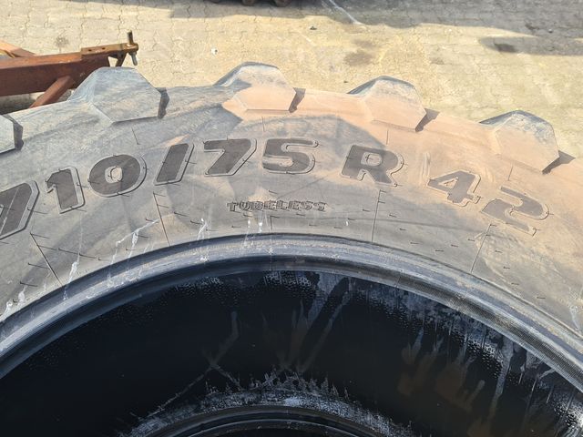 Trelleborg TM900 710/75R42