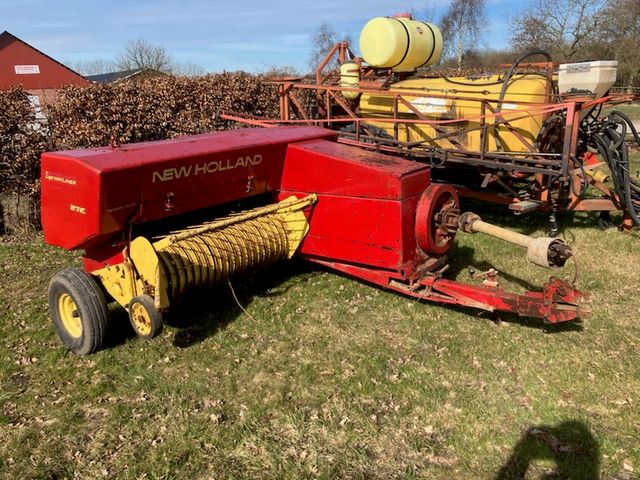 New Holland 276 småballepresser