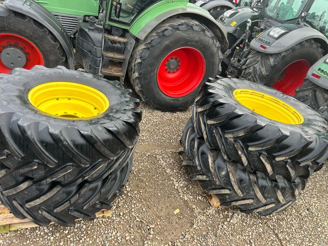 Michelin 650/85R38 + 600/70R28 - John Deere 6.215R