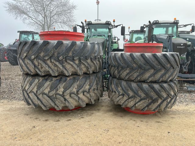 BKT 750/65R46 + 650/65R38