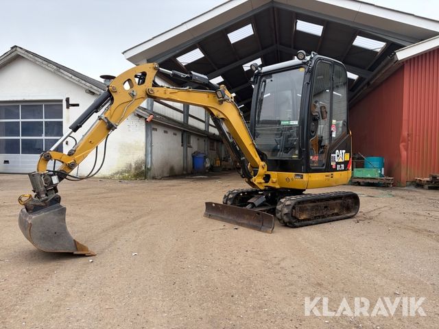 Caterpillar 301.7D med tiltman og skovlpakke
