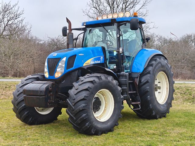 New Holland T7070