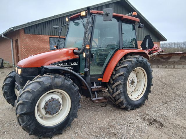 New Holland TL 100 40 kmt.