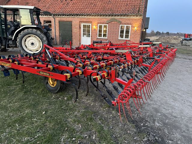 Väderstad NZ Aggrressive NZA 800. Med dobbelt crossboard og efterharve