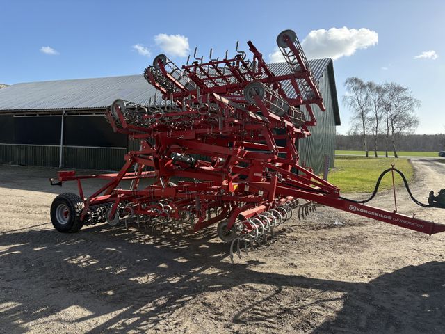 Kongskilde 7 meter germinator med CROSKILL tromle bagerst. Velegnet til roer, spinat og andre speciel afgrøder.