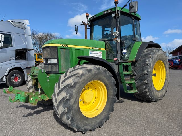 John Deere 7710