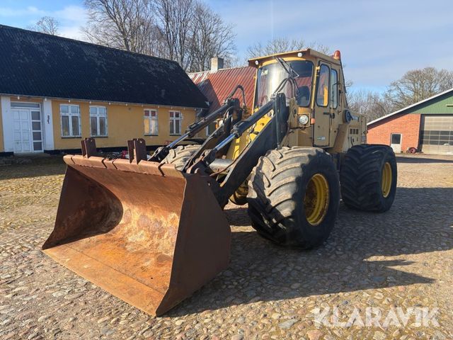 Volvo-BM L90 med breder hjul