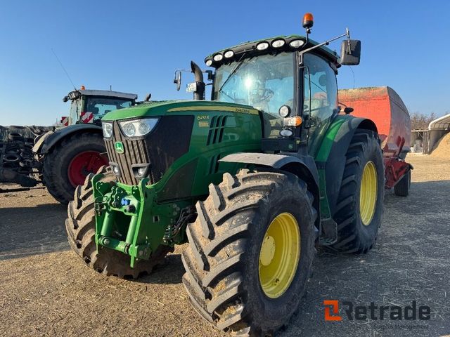 John Deere 6210R