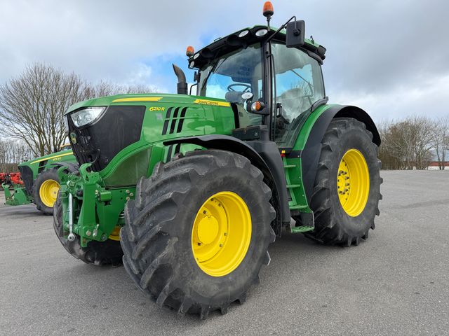 John Deere 6210R