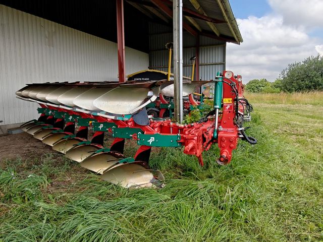Kverneland plov 8 fuer