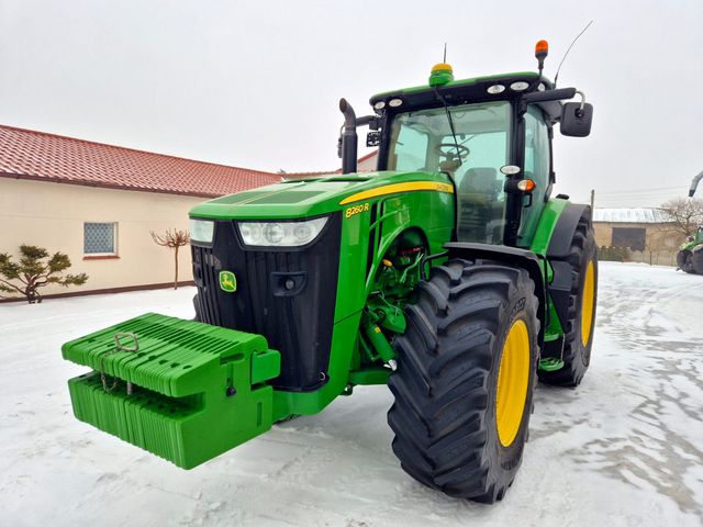 John Deere 8260R