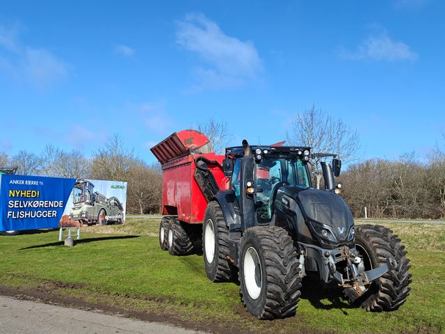 Valtra T214