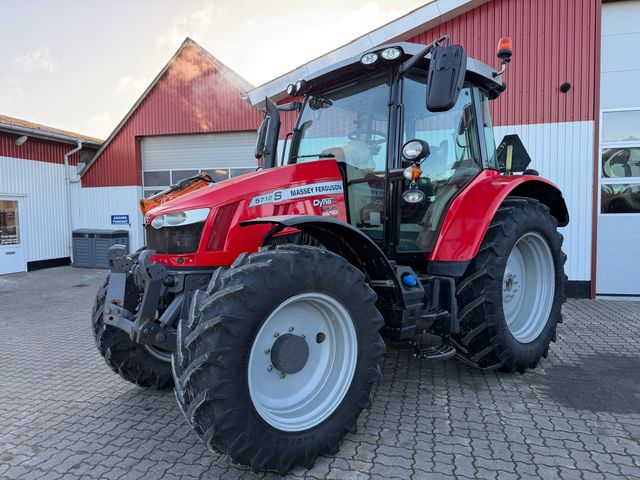 Massey Ferguson 5712S