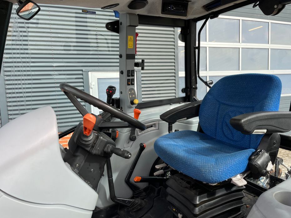 New Holland T5070 4-wd med frontlift - Traktorer - Traktorer 4 wd - 6
