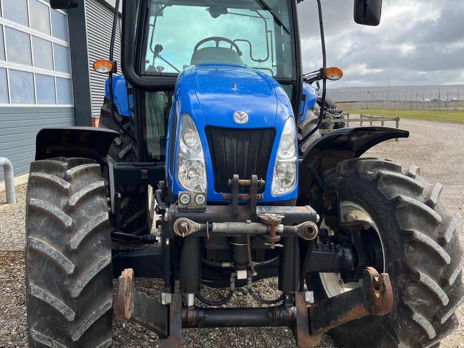 New Holland T5070 4-wd med frontlift - Traktorer - Traktorer 4 wd - 5