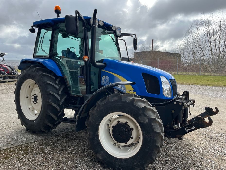 New Holland T5070 4-wd med frontlift - Traktorer - Traktorer 4 wd - 4
