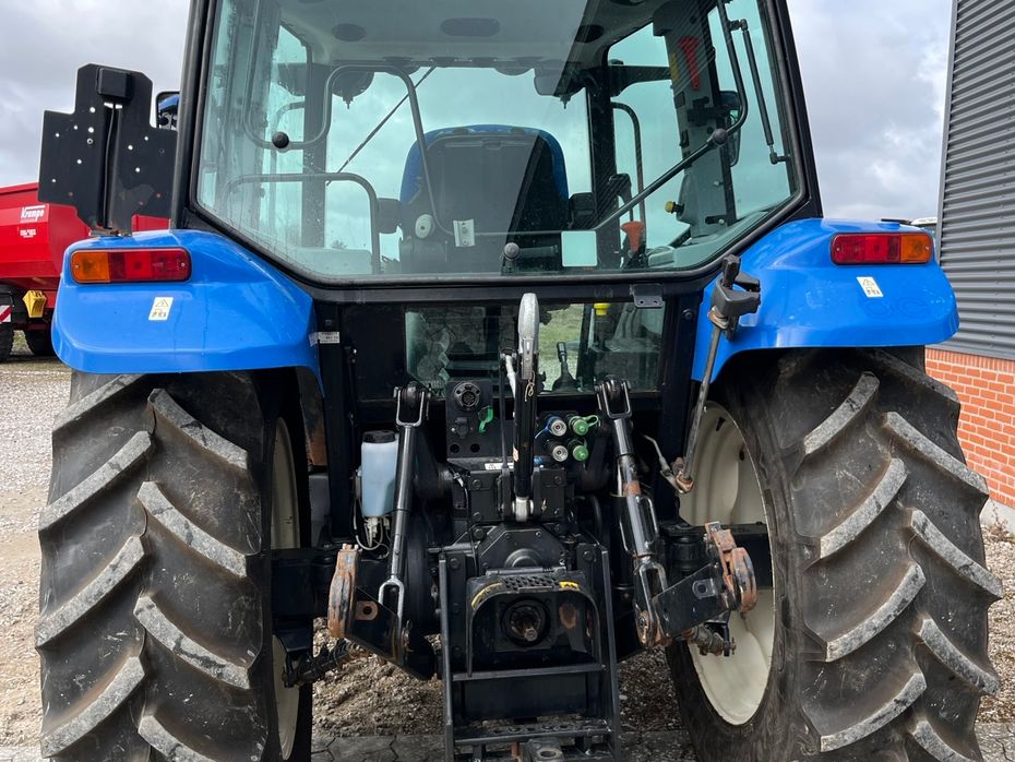 New Holland T5070 4-wd med frontlift - Traktorer - Traktorer 4 wd - 2