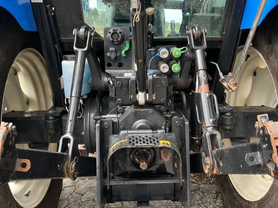 New Holland T5070 4-wd med frontlift - Traktorer - Traktorer 4 wd - 3