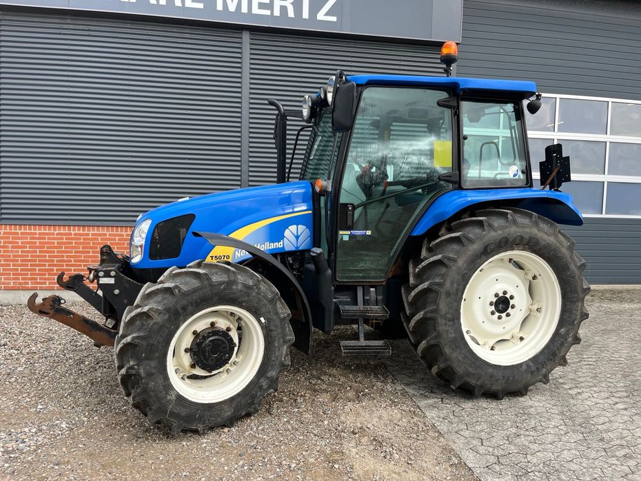 New Holland T5070 4-wd med frontlift - Traktorer - Traktorer 4 wd - 1