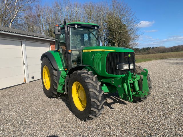 John Deere 6520
