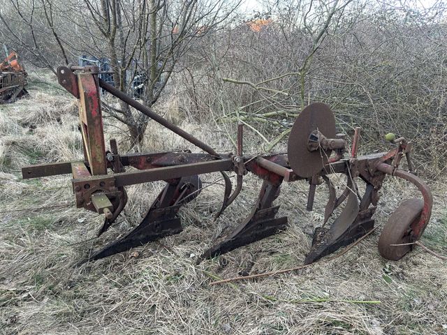 Skiold 3 furet plov. Er ikke sikker på mærke.