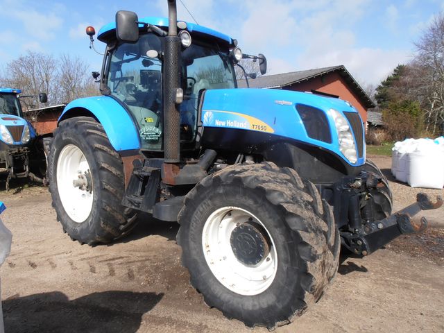 New Holland T7050 AUTO COMMAND