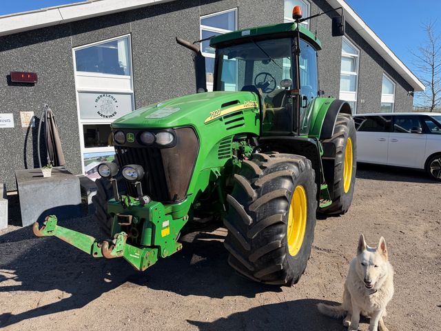 John Deere 7920