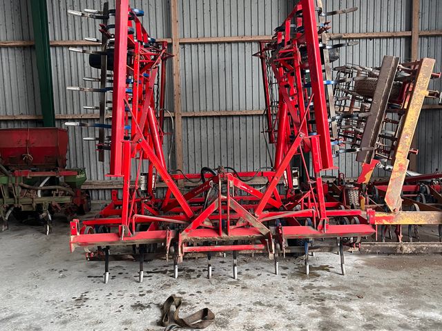 Marsk Stig såbedsharve med planerplanke, rotorsmulrer og efterharve.