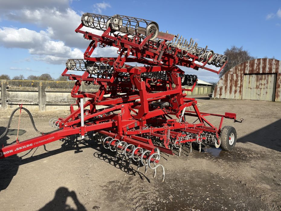 Kongskilde 7 meter germinator med CROSKILL tromle bagerst. Velegnet til roer, spinat og andre speciel afgrøder. - Harver - Såbedsharver - 2