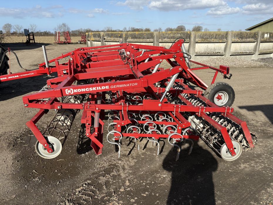 Kongskilde 7 meter germinator med CROSKILL tromle bagerst. Velegnet til roer, spinat og andre speciel afgrøder. - Harver - Såbedsharver - 5