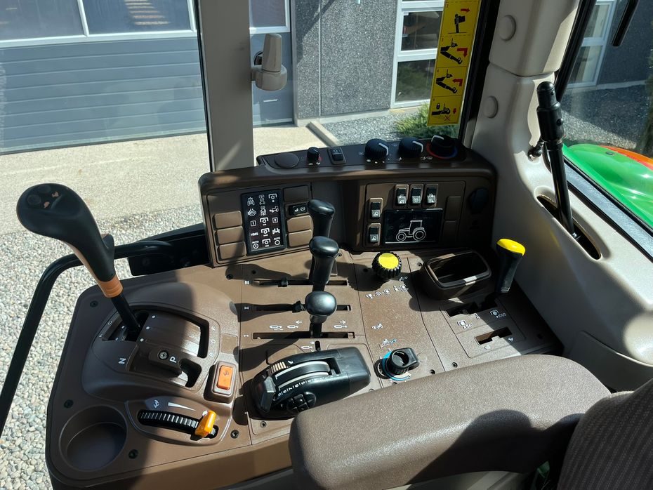John Deere 6420  Premium, med frontlift og evt et sæt tvillinghjul - Traktorer - Traktorer 4 wd - 9
