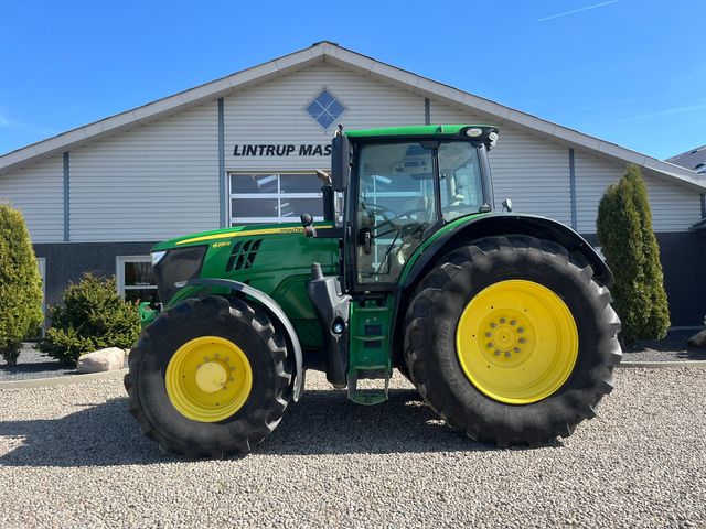 John Deere 6215R