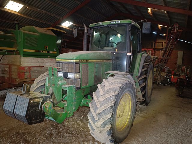 John Deere 6900
