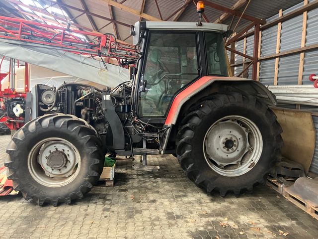 Massey Ferguson 8120