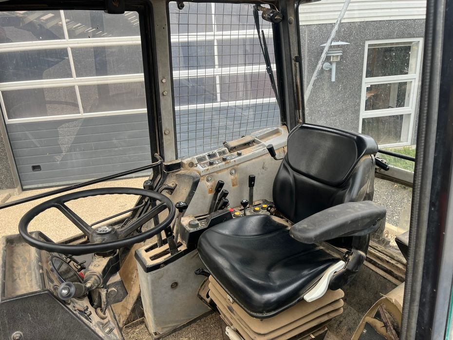 Valmet 805 GLOX med skovinddækning - Traktorer - Traktorer 4 wd - 6