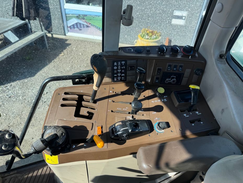 John Deere 6420 Med Frontlæsser - Traktorer - Traktorer 4 wd - 8