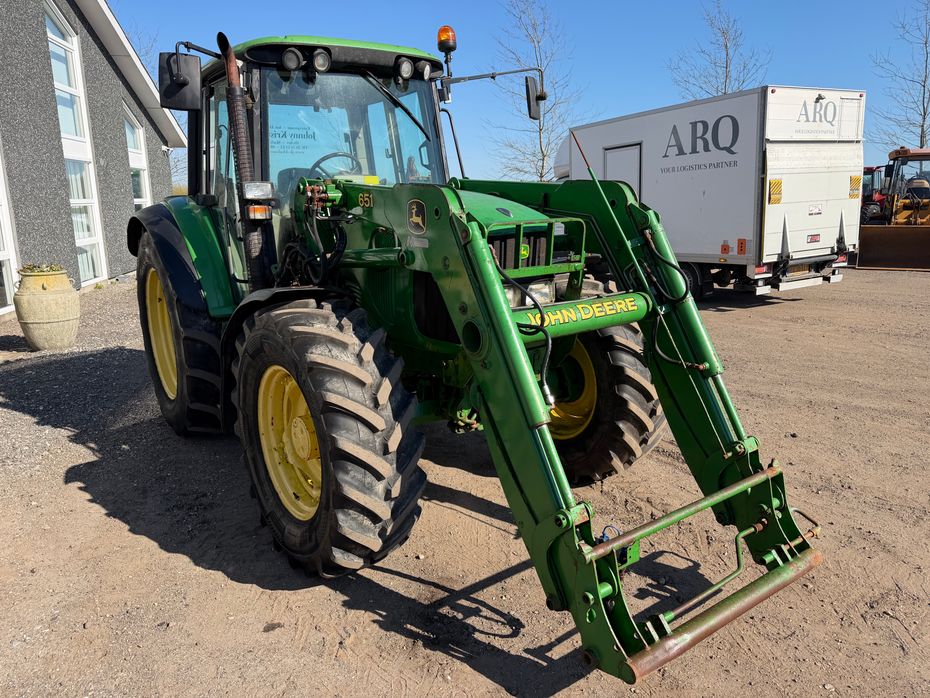 John Deere 6420 Med Frontlæsser - Traktorer - Traktorer 4 wd - 2