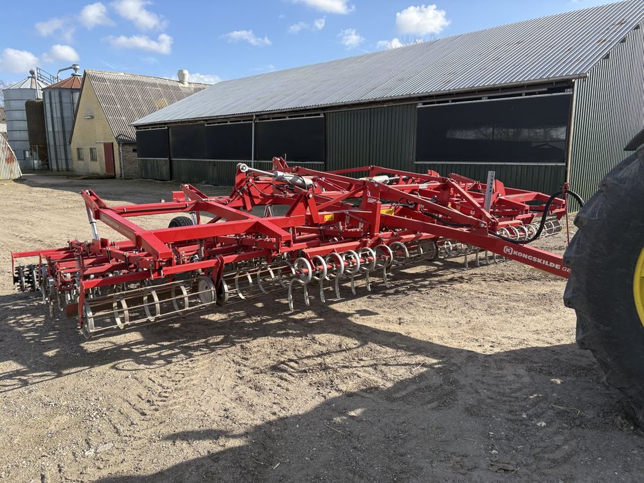Kongskilde 7 meter germinator med CROSKILL tromle bagerst. Velegnet til roer, spinat og andre speciel afgrøder. - Harver - Såbedsharver - 8