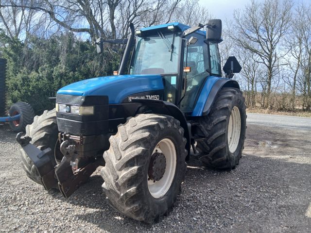New Holland TM 150 med frontlift