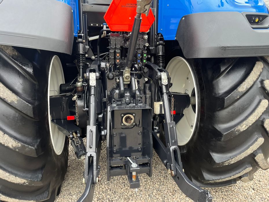 New Holland T7.315 Med frontlift - Traktorer - Traktorer 4 wd - 9