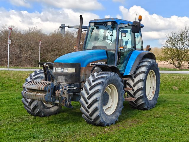 New Holland TM150