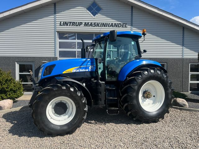 New Holland T7030