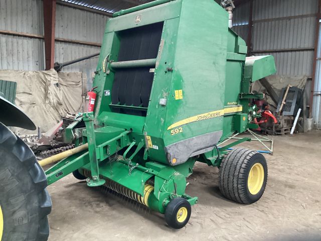 John Deere 592