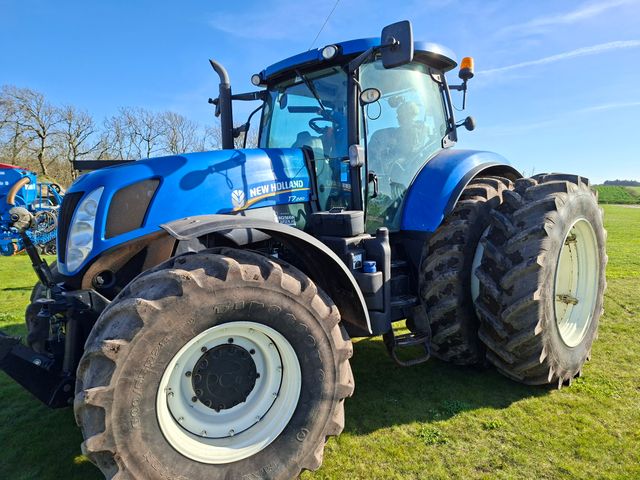 New Holland T7.220