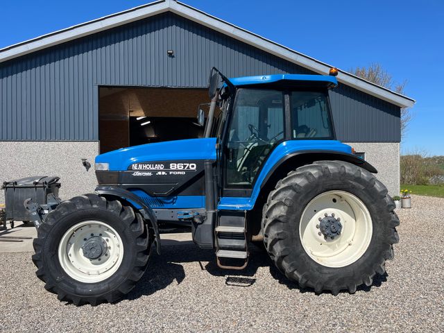 New Holland 8670