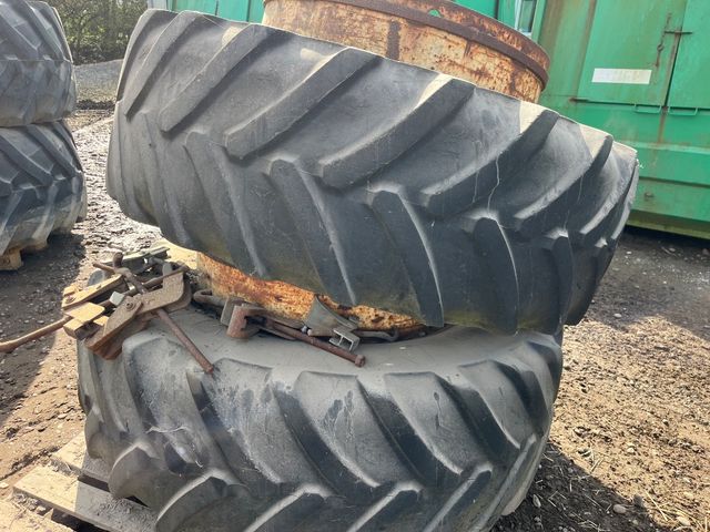Traktor dæk /tvilling montering 600/65 R 38