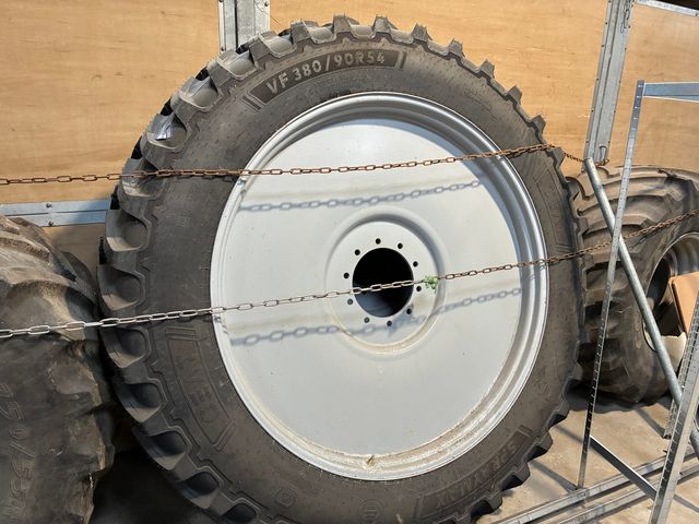 CEAT 380/90-54 VF og 380/80-38