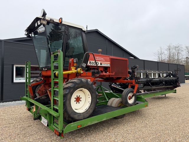 Hesston 8100