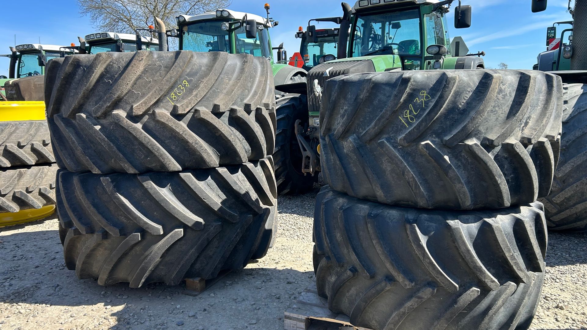 BKT 900/50R42 + 750/55R26