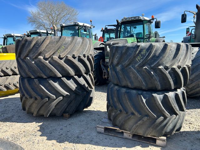BKT 900/50R42 + 750/55R26